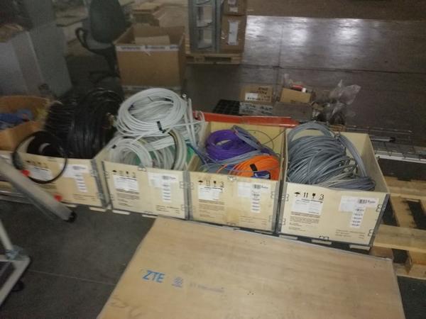 2#4249 Scaffalature e materiale elettrico in vendita - foto 3