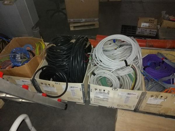 2#4249 Scaffalature e materiale elettrico in vendita - foto 4