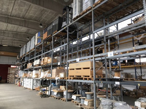 1#4251 Scaffalatura e attrezzatura elettronica per telecomunicazioni in vendita - foto 1