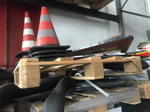 1#4251 Scaffalatura e attrezzatura elettronica per telecomunicazioni in vendita - foto 80