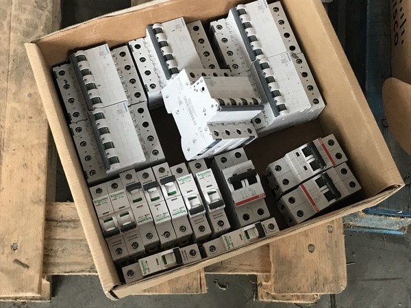 1#4251 Scaffalatura e attrezzatura elettronica per telecomunicazioni in vendita - foto 183