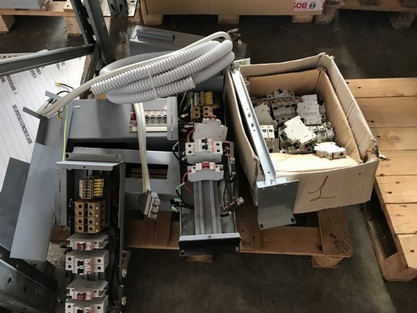 1#4251 Scaffalatura e attrezzatura elettronica per telecomunicazioni in vendita - foto 372