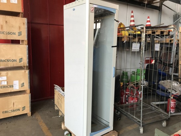 1#4251 Scaffalatura e attrezzatura elettronica per telecomunicazioni in vendita - foto 387
