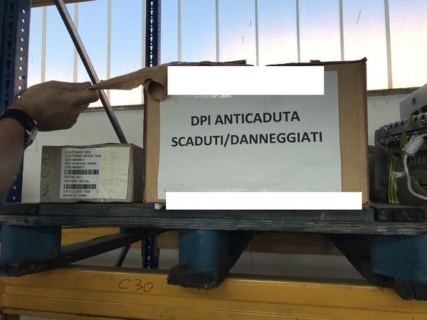 1#4251 Scaffalatura e attrezzatura elettronica per telecomunicazioni in vendita - foto 440