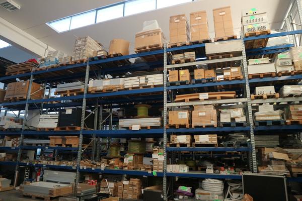 8#42590 Magazzino di prodotti finiti di ferramenta e materiale elettrico in vendita - foto 1