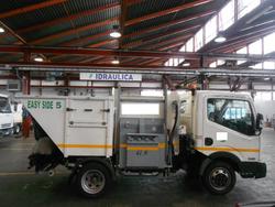 Nissan NT 400 with Giolito Easy Side equipment - Lot 2 (Auction 4265)
