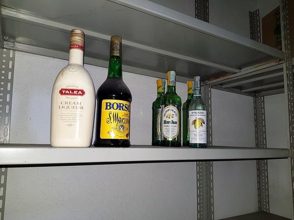 3#4266 Attrezzatura da bar e bottiglie di liquori in vendita - foto 60
