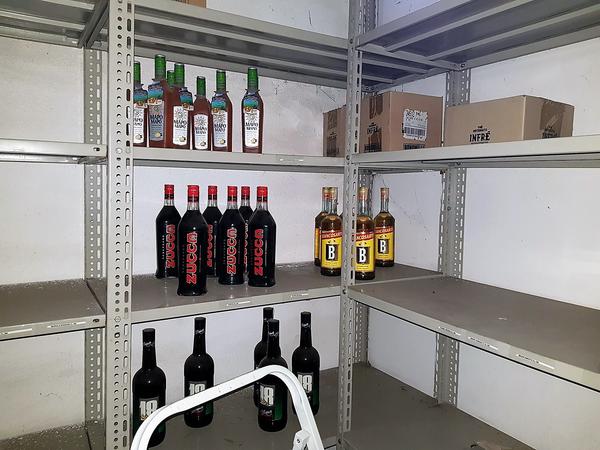 3#4266 Attrezzatura da bar e bottiglie di liquori in vendita - foto 62