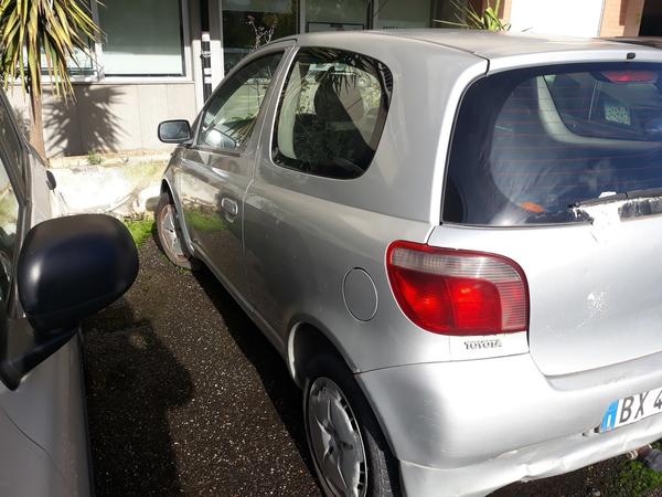 3#4279 Autovettura Toyota Yaris in vendita - foto 2
