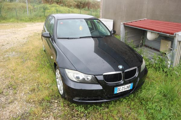 3#4286 Automobile BMW 320D in vendita - foto 1