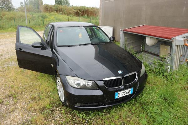 3#4286 Automobile BMW 320D in vendita - foto 3