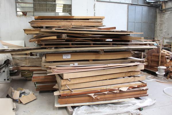 1#4288 Tavolame di legno e pannelli in truciolato in vendita - foto 2