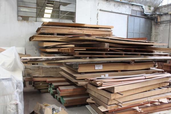 1#4288 Tavolame di legno e pannelli in truciolato in vendita - foto 3
