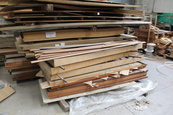 1#4288 Tavolame di legno e pannelli in truciolato in vendita - foto 4