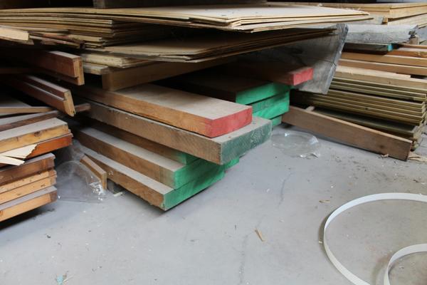 1#4288 Tavolame di legno e pannelli in truciolato in vendita - foto 8