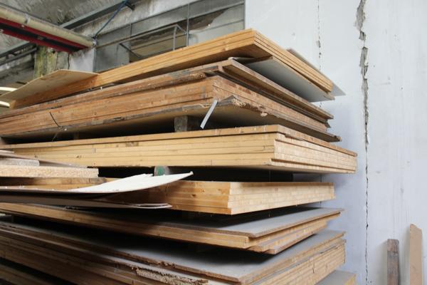 1#4288 Tavolame di legno e pannelli in truciolato in vendita - foto 11