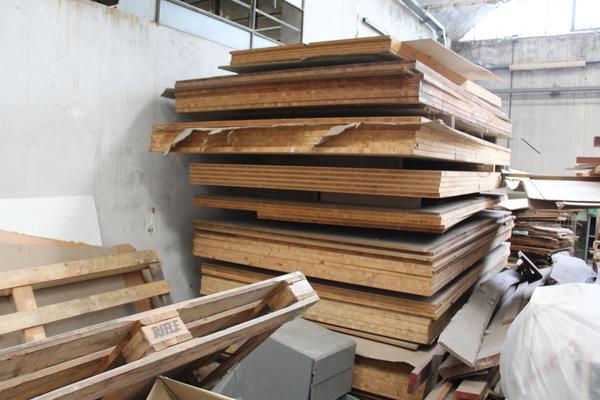 1#4288 Tavolame di legno e pannelli in truciolato in vendita - foto 18