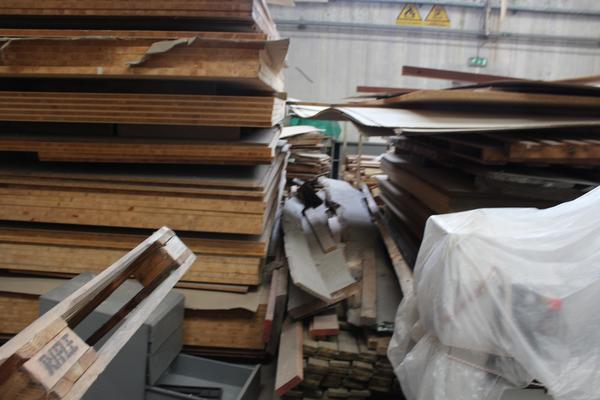 1#4288 Tavolame di legno e pannelli in truciolato in vendita - foto 19