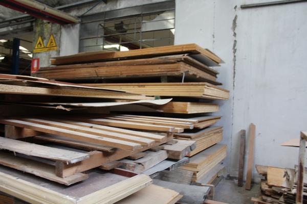 1#4288 Tavolame di legno e pannelli in truciolato in vendita - foto 25