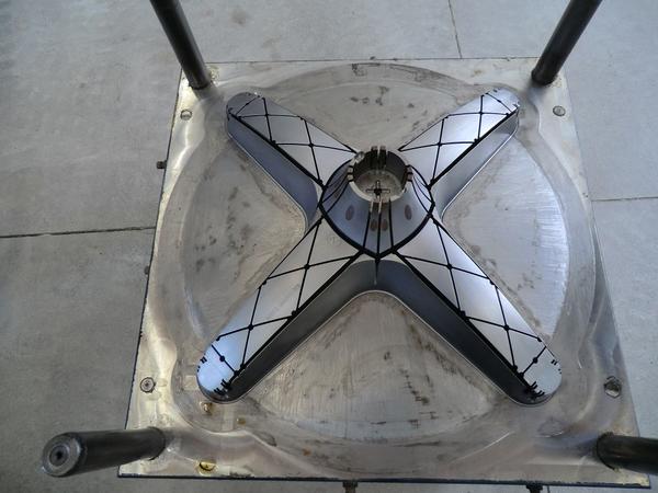 1#4306 Linea di stampi per la produzione di tavolini ribaltabili quadrati e rotondi in vendita - foto 2