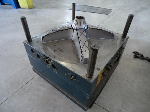 1#4306 Linea di stampi per la produzione di tavolini ribaltabili quadrati e rotondi in vendita - foto 3
