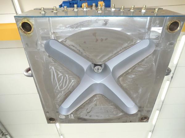 1#4306 Linea di stampi per la produzione di tavolini ribaltabili quadrati e rotondi in vendita - foto 4