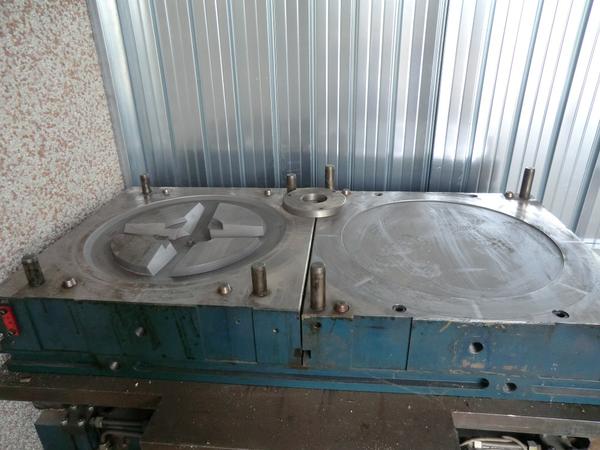 1#4306 Linea di stampi per la produzione di tavolini ribaltabili quadrati e rotondi in vendita - foto 10