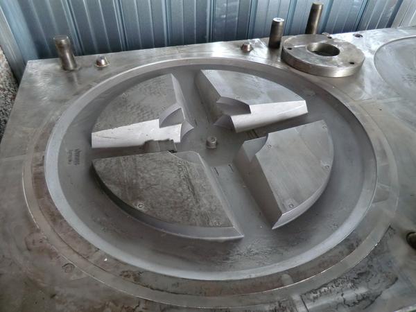 1#4306 Linea di stampi per la produzione di tavolini ribaltabili quadrati e rotondi in vendita - foto 12