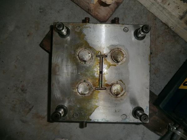 1#4306 Linea di stampi per la produzione di tavolini ribaltabili quadrati e rotondi in vendita - foto 27
