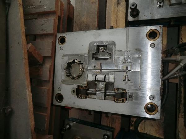 1#4306 Linea di stampi per la produzione di tavolini ribaltabili quadrati e rotondi in vendita - foto 28