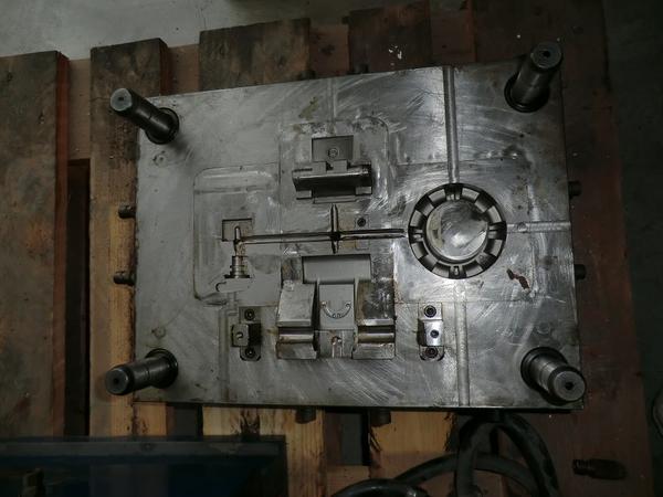 1#4306 Linea di stampi per la produzione di tavolini ribaltabili quadrati e rotondi in vendita - foto 29