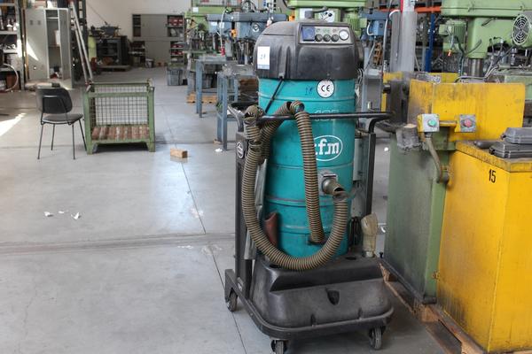 18#4318 Carrello aspiratore CFM e banco da lavoro in vendita - foto 1