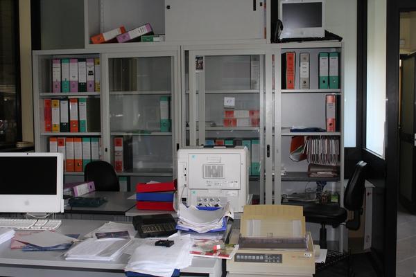 47#4318 Attrezzatura e arredi da ufficio in vendita - foto 2