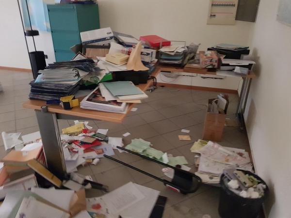 13#4325 Arredi ed attrezzature da ufficio in vendita - foto 4