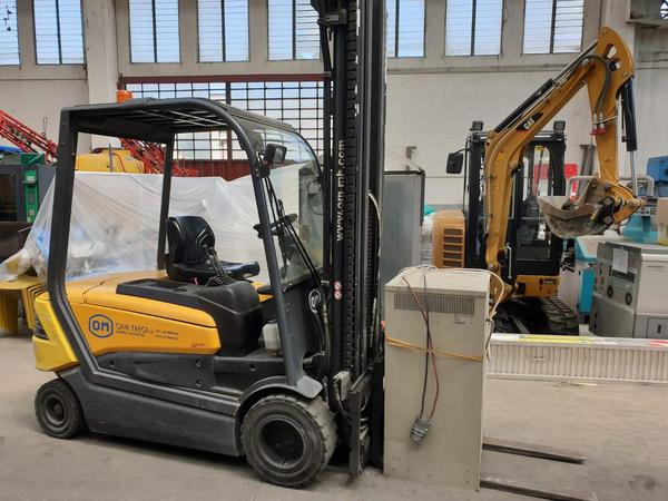 1#4329 CARRELLO ELEVATORE OM MOD.XE 30 in vendita - foto 3