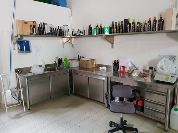 71#4335 Banchi da lavoro in vendita - foto 3