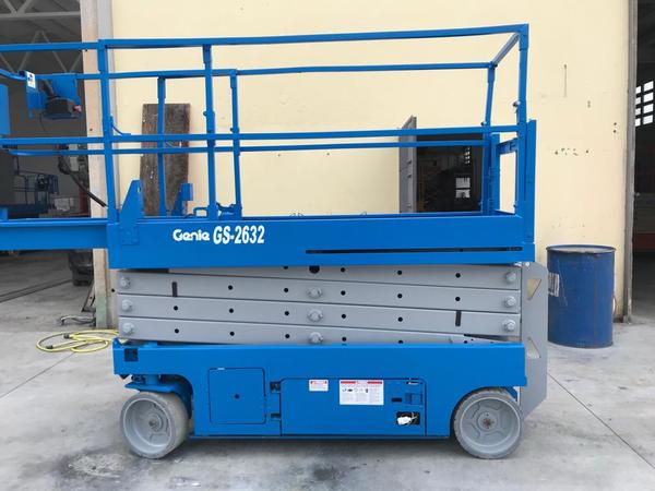 1#4341 Piattaforma verticale a pantografo a forbice a libro Genie GS 2632 in vendita - foto 2