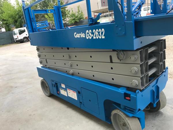 1#4341 Piattaforma verticale a pantografo a forbice a libro Genie GS 2632 in vendita - foto 7
