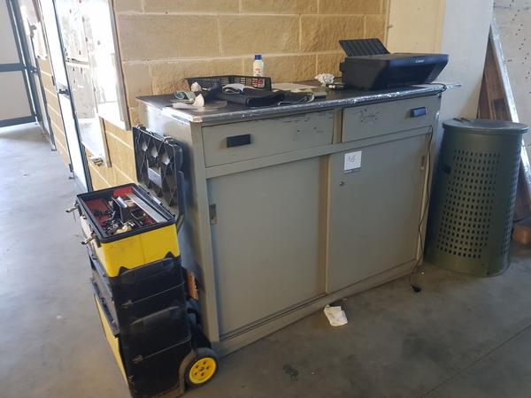 16#4347 Scaffali in lamiera e attrezzature officina in vendita - foto 1