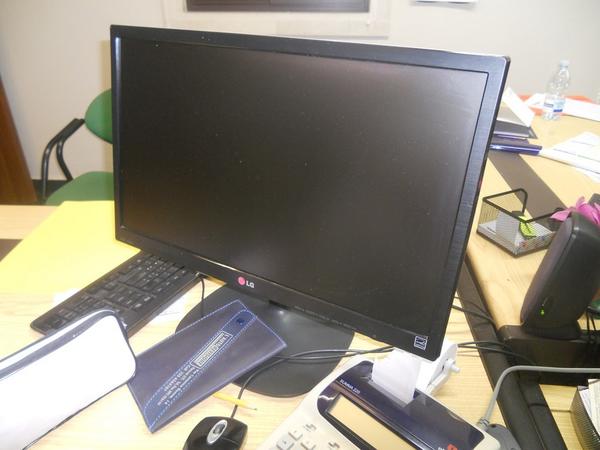 18#43560 Arredamento ufficio e attrezzatura informatica in vendita - foto 17