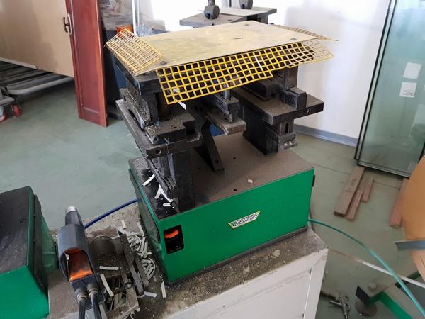 11#4375 Punzonatrici Oemme e Comall in vendita - foto 10