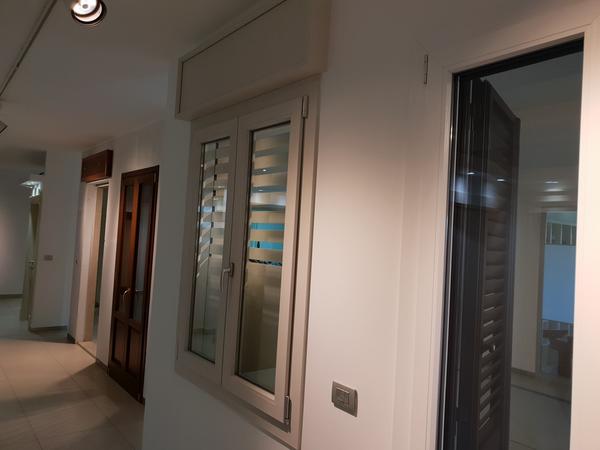 18#4375 Infissi e arredi da ufficio in vendita - foto 10