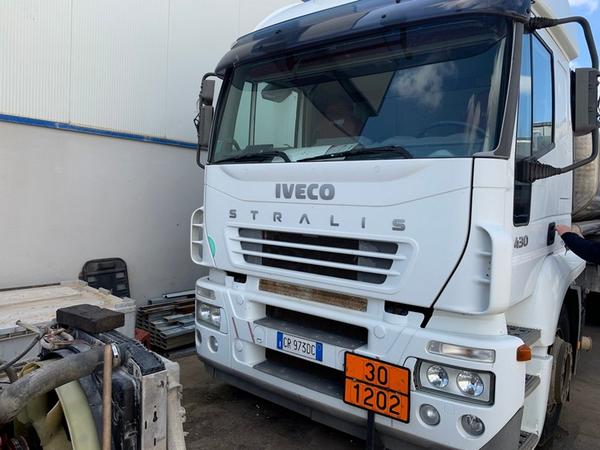2#4376 Trattore stradale con cisterna trasportocarburanti Iveco Magirus in vendita - foto 1
