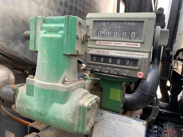 2#4376 Trattore stradale con cisterna trasportocarburanti Iveco Magirus in vendita - foto 9