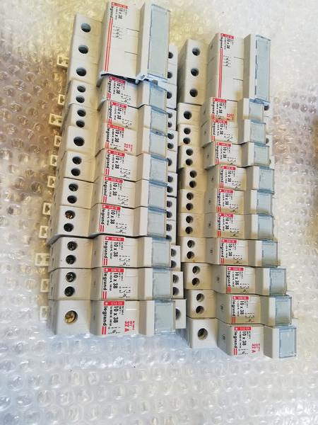 101#4377 Legrand 10x38 in vendita - foto 2