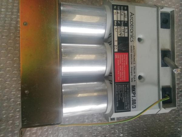 66#4377 Condensatori trifase Arcotronics MKP1.883 in vendita - foto 1