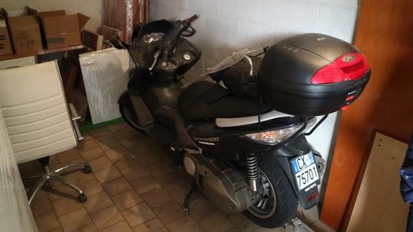 1#4380 Motociclo Kymco e arredi per ufficio in vendita - foto 2