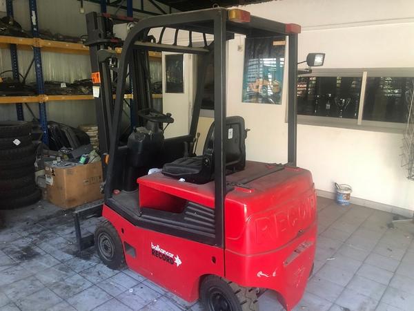 Carrelli elevatori in vendita