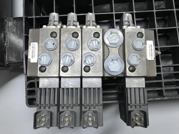 6#4388 Distributore Danfoss PVG 1105OB23 in vendita - foto 3