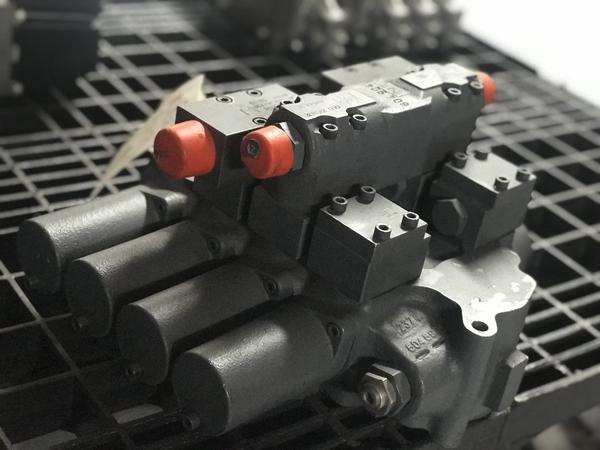 7#4388 Distributore Rexroth 8048871 in vendita - foto 1